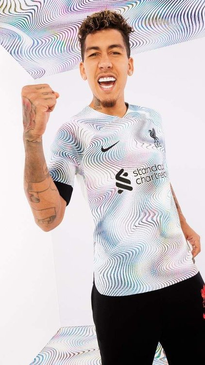 1_AWAYKIT_01_9X16_0002_ZUT_LFC_BOBBY_FIRMINO_611.jpeg