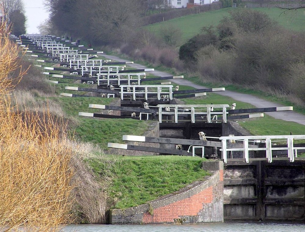 Caen-Hill-Locks-Kennet-and-Avon-Canal.jpg