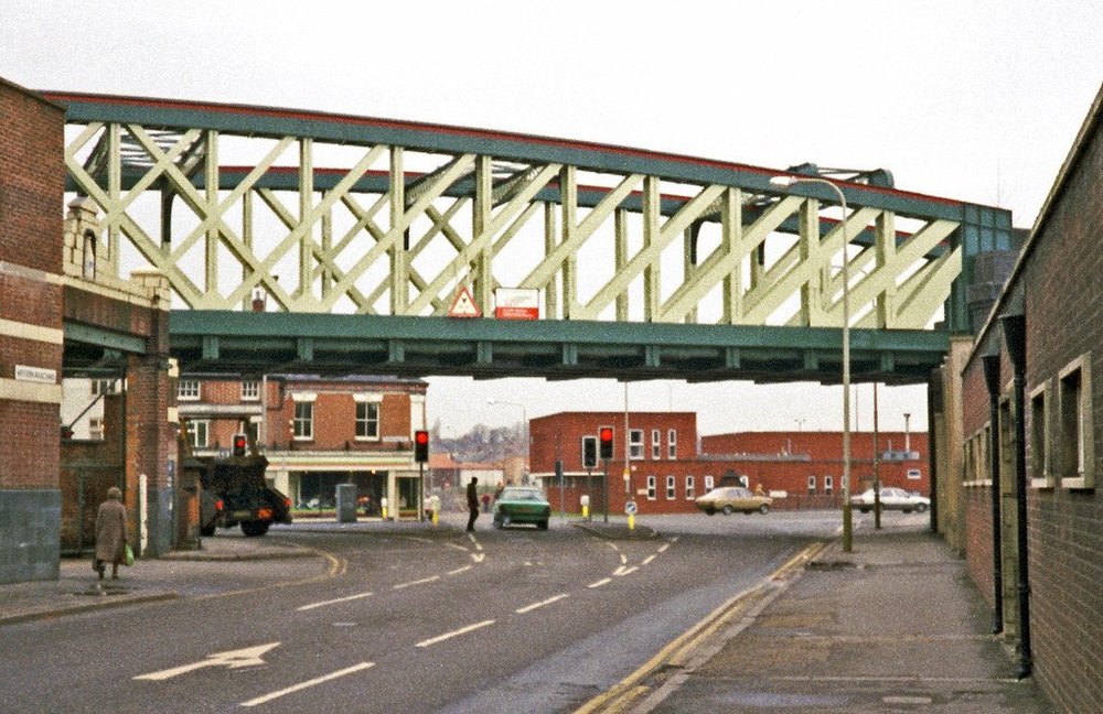 Braunstone Gate bowstring girder bridge 3888124386_ef7ff6013c_b.jpg