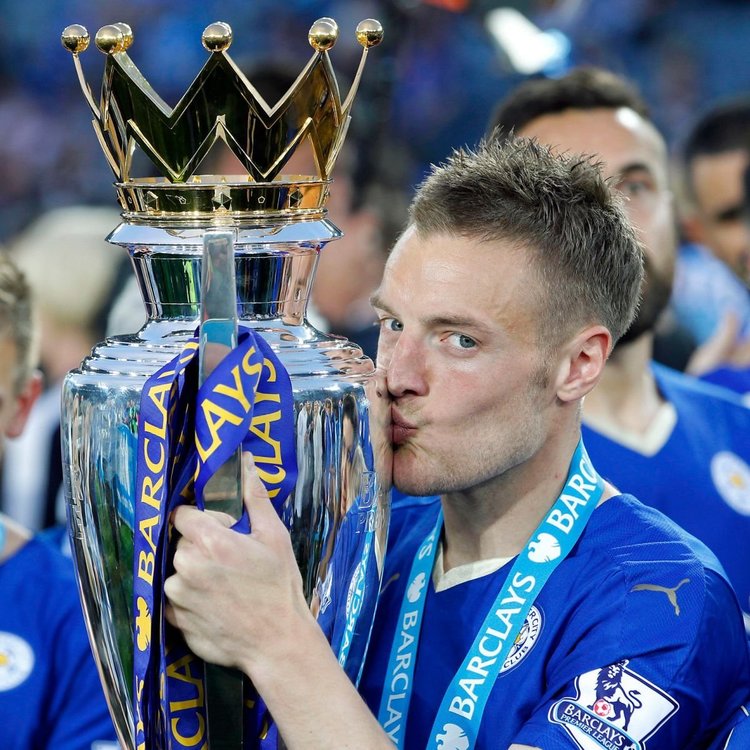 Leicester-City-celebrate-with-the-trophy-after-winning-the-Premier-League.jpg